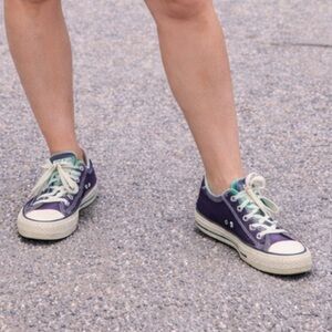 EUC WOMENS SIZE 9 CONVERSE DOUBLE TONGUE SHOES